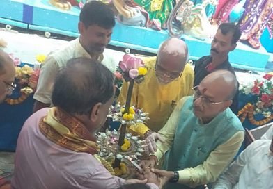 राजनीतिक मंच अलग-अलग, लेकिन कूल्टी में दुर्गापूजा के उद्घाटन में एक साथ दिखे मंत्री और तृणमूल के पूर्व विधायक