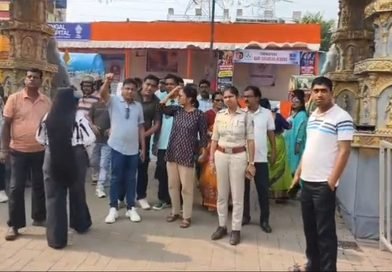 চোরবাগানের পদপিষ্টের ঘটনার পর সতর্ক প্রশাসন দুর্গাপুরের মণ্ডপে নিরাপত্তা খতিয়ে দেখলেন মহকুমাশাসক, পরিদর্শনে পুলিশও