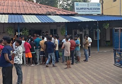 একাদশীর সকালে শ্বশুরবাড়ি থেকে ঝুলন্ত দেহ উদ্ধার  সালানপুরে গৃহবধূর রহস্য মৃত্যুতে চাঞ্চল্য, আটক স্বামী