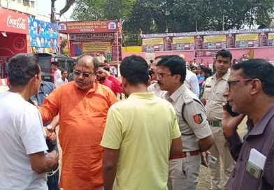 চোরবাগানের দুর্ঘটনার পরে আসানসোলে হাই অ্যালার্ট, পুজো মণ্ডপের নিরাপত্তা খতিয়ে দেখলেন পুলিশ ও প্রশাসনের আধিকারিকরা